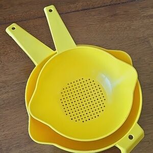 Vintage Tupperware #1523 & #1200 Yellow 1 & 2 Quart Colander Strainer Set